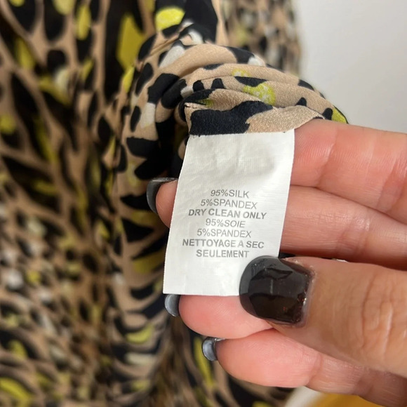 TRINA TURK Silk Blend Leopard Animal Print V Neck Popover Long Sleeve Blouse - Picture 7 of 9